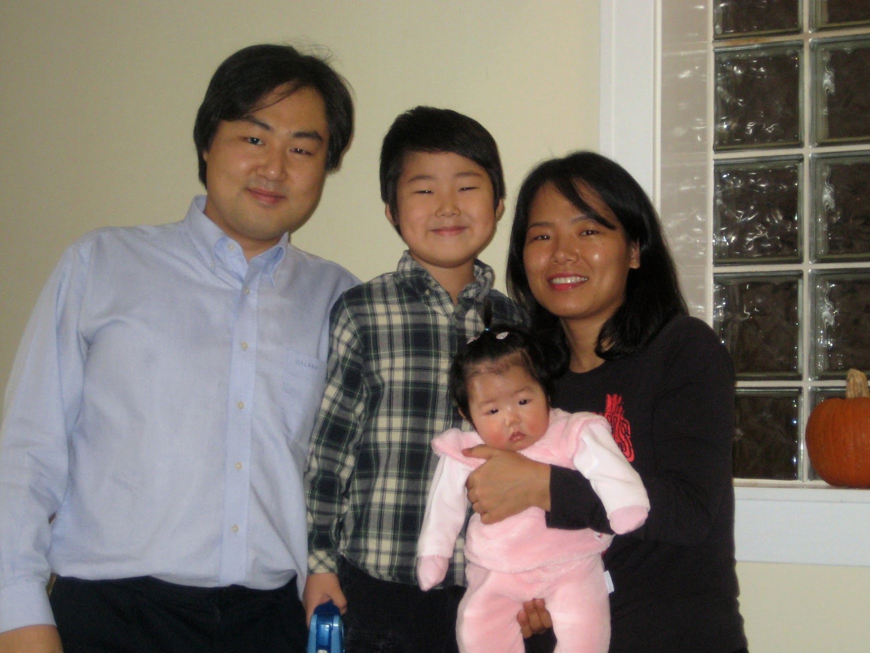 Geonhee Lee with family in Chicago - childhood photo